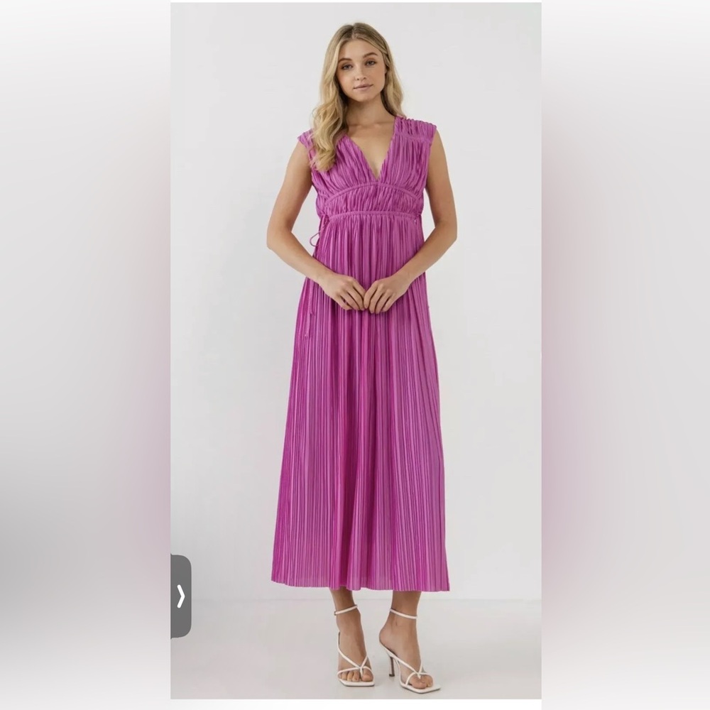 Endless Rose Sleeveless
Micropleat Purple Maxi